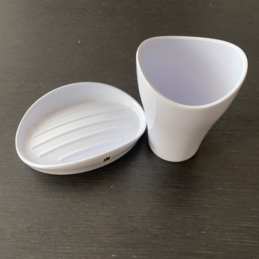 🗽Umbra Soap Dish and Toothbrush Holder